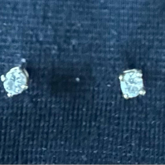 Diamond earrings 14k gold excellent.. Pickup only @ chino , California. 91709. - Picture 3 of 4